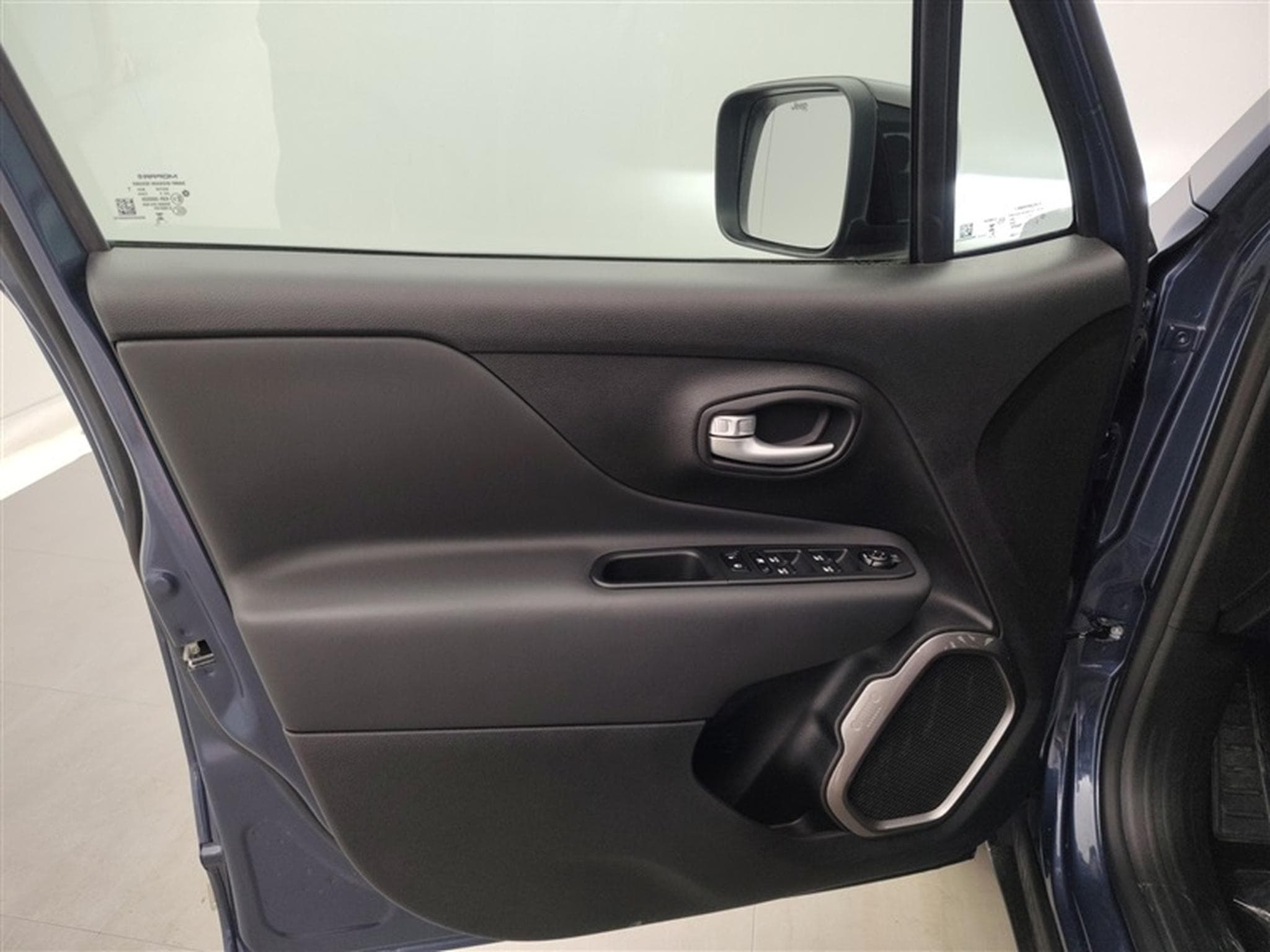 Jeep Renegade 1.5 T4 MHEV Altitude DCT (EU6.4) (2023) - Photo 18