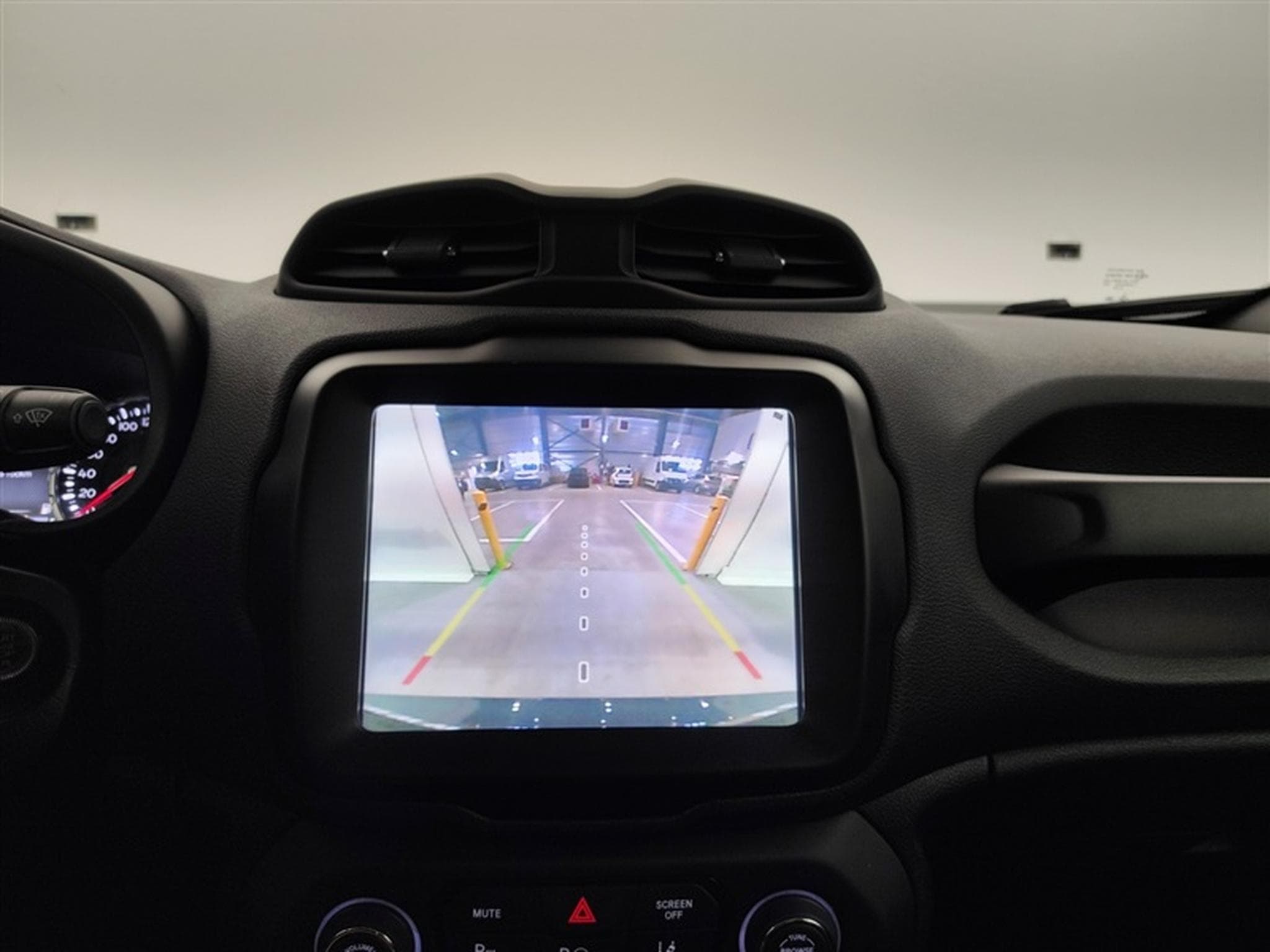 Jeep Renegade 1.5 T4 MHEV Altitude DCT (EU6.4) (2023) - Photo 19