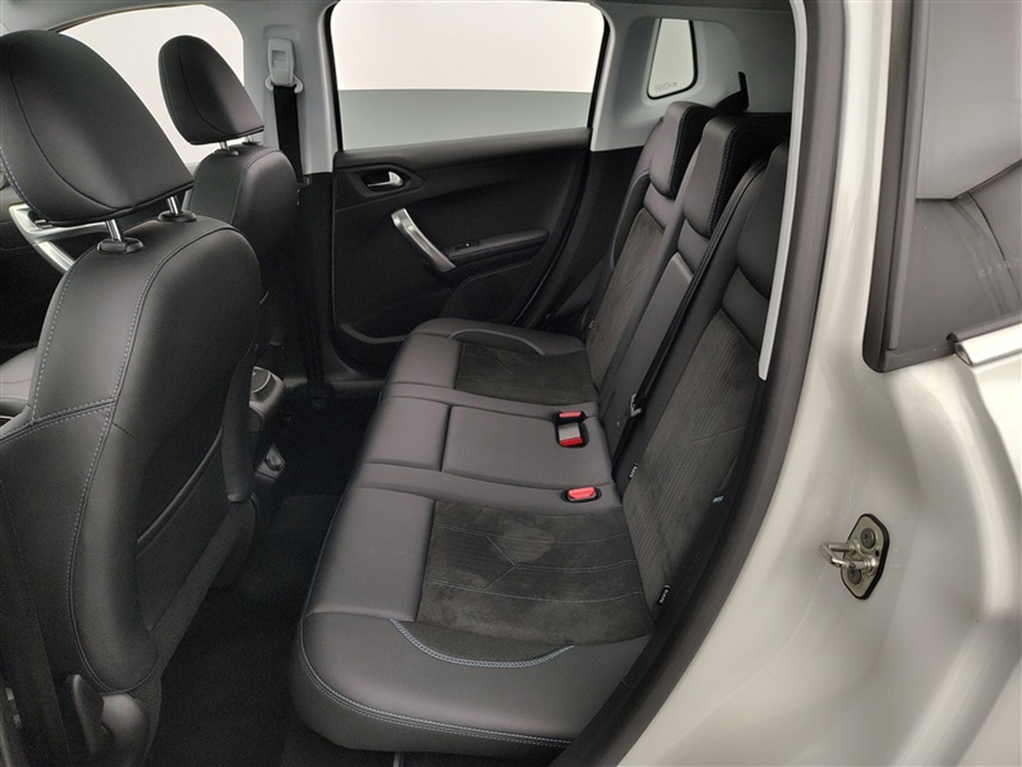 Peugeot 2008 1.2 PureTech 110cv Crossway NAVI / TOIT PANO / CUIR PARTIEL (2019) - Photo 12