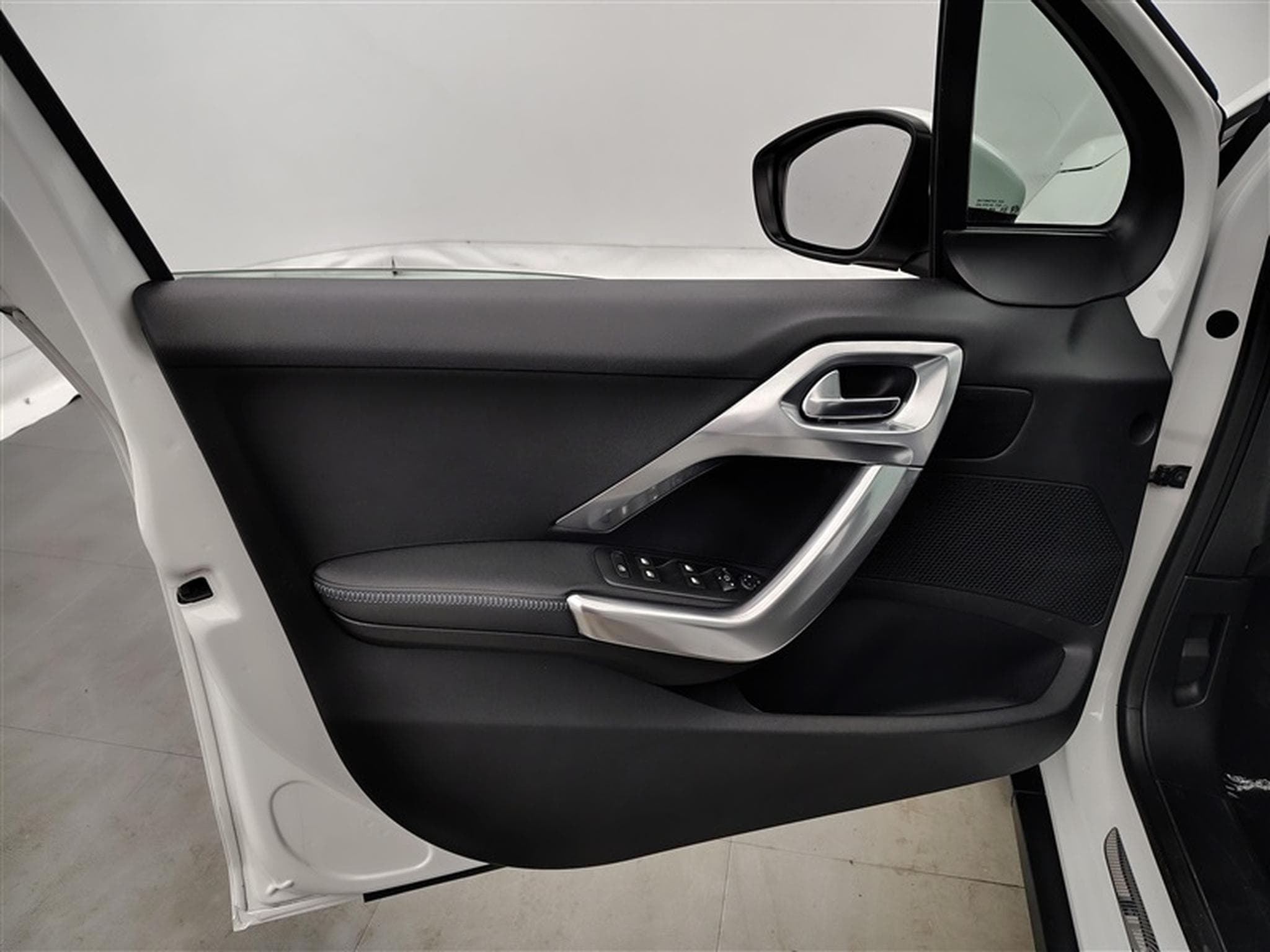 Peugeot 2008 1.2 PureTech 110cv Crossway NAVI / TOIT PANO / CUIR PARTIEL (2019) - Photo 16