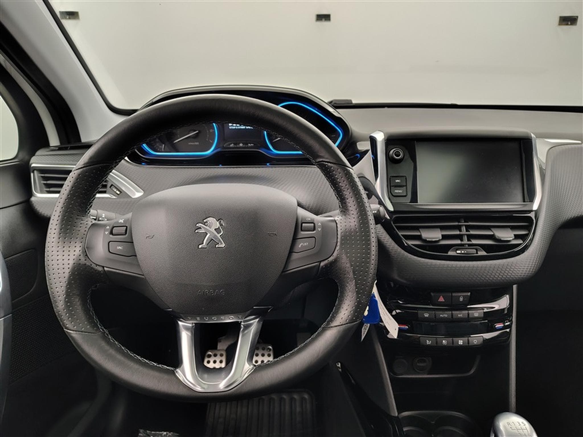 Peugeot 2008 1.2 PureTech 110cv Crossway NAVI / TOIT PANO / CUIR PARTIEL (2019) - Photo 8
