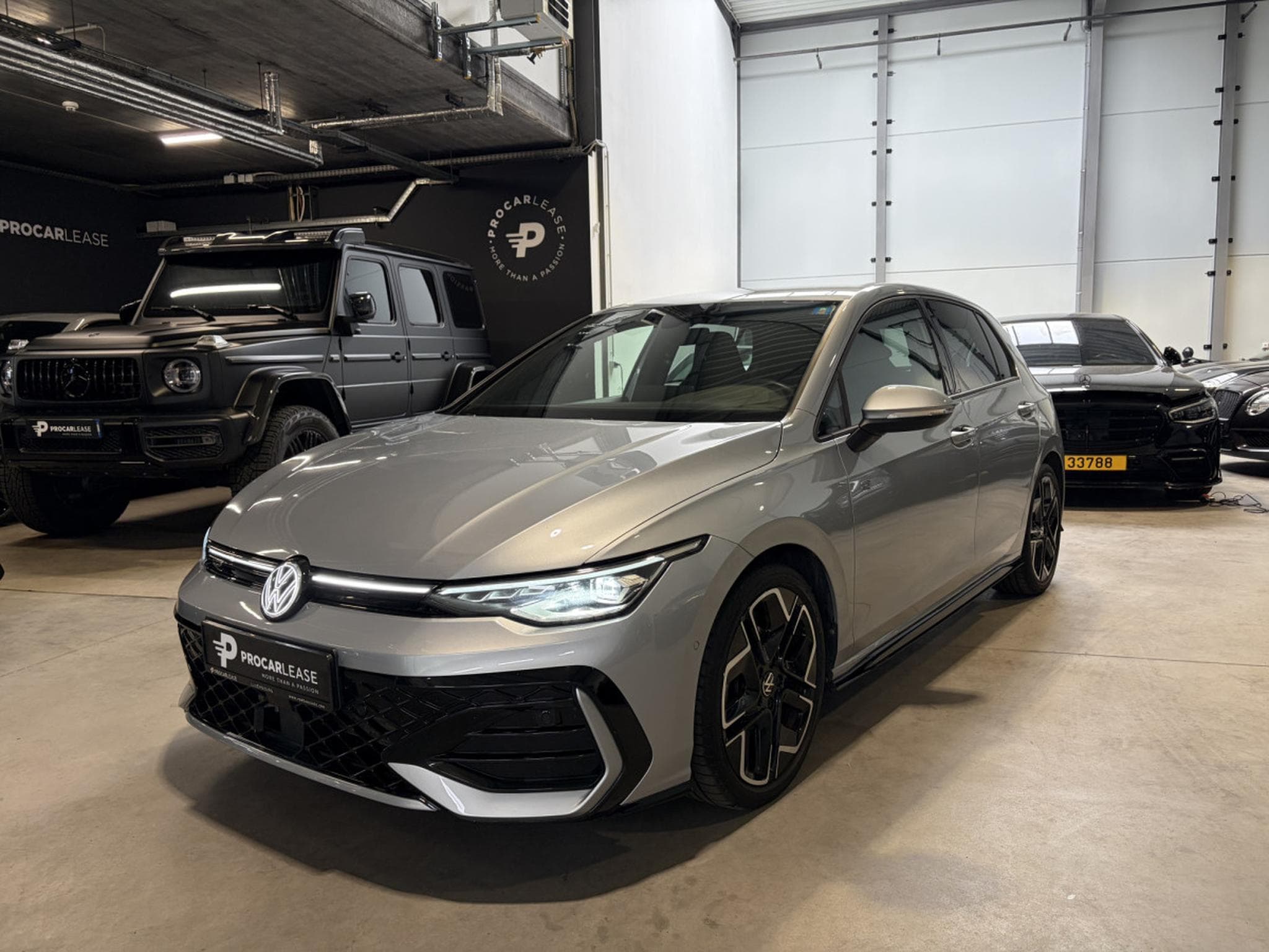 VW Golf Golf VIII Lim. 1.5 eTSI R-Line (2025) - Photo 1