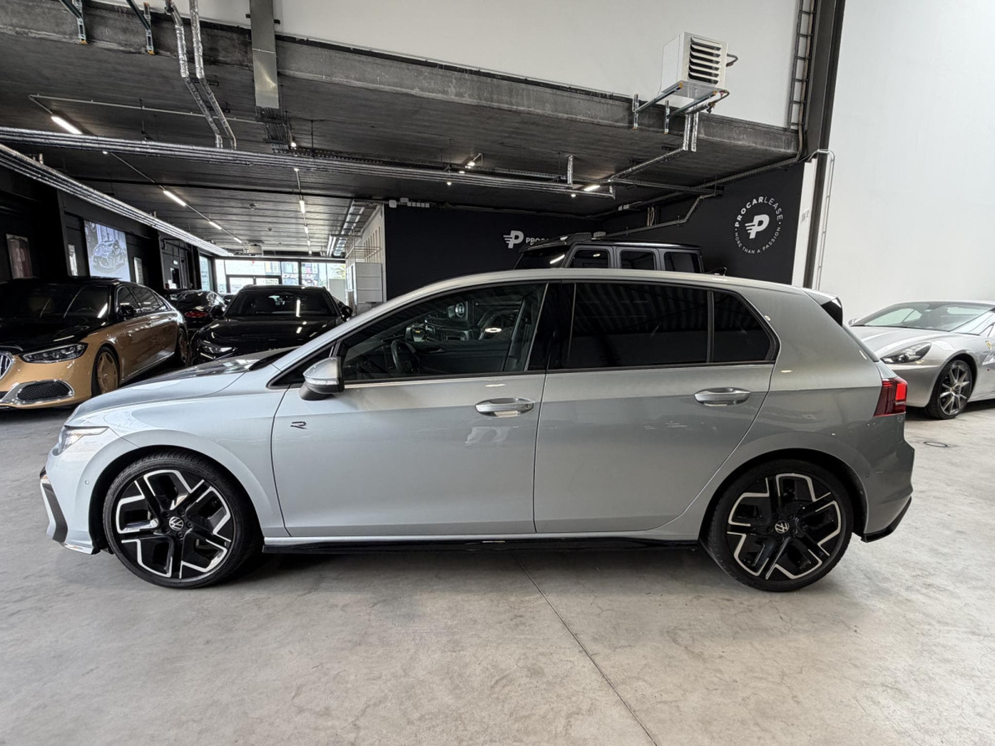VW Golf Golf VIII Lim. 1.5 eTSI R-Line (2025) - Photo 4