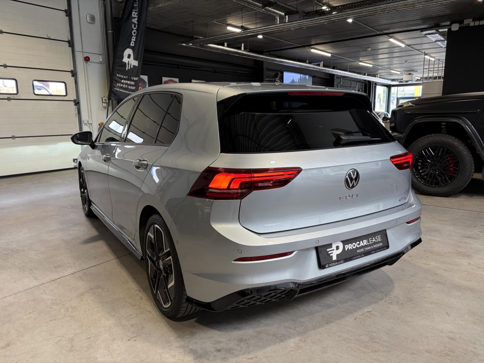 VW Golf Golf VIII Lim. 1.5 eTSI R-Line (2025) - Photo 5