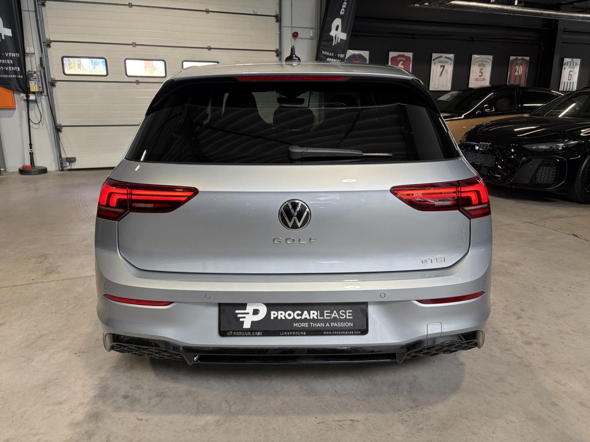 VW Golf Golf VIII Lim. 1.5 eTSI R-Line (2025) - Photo 6