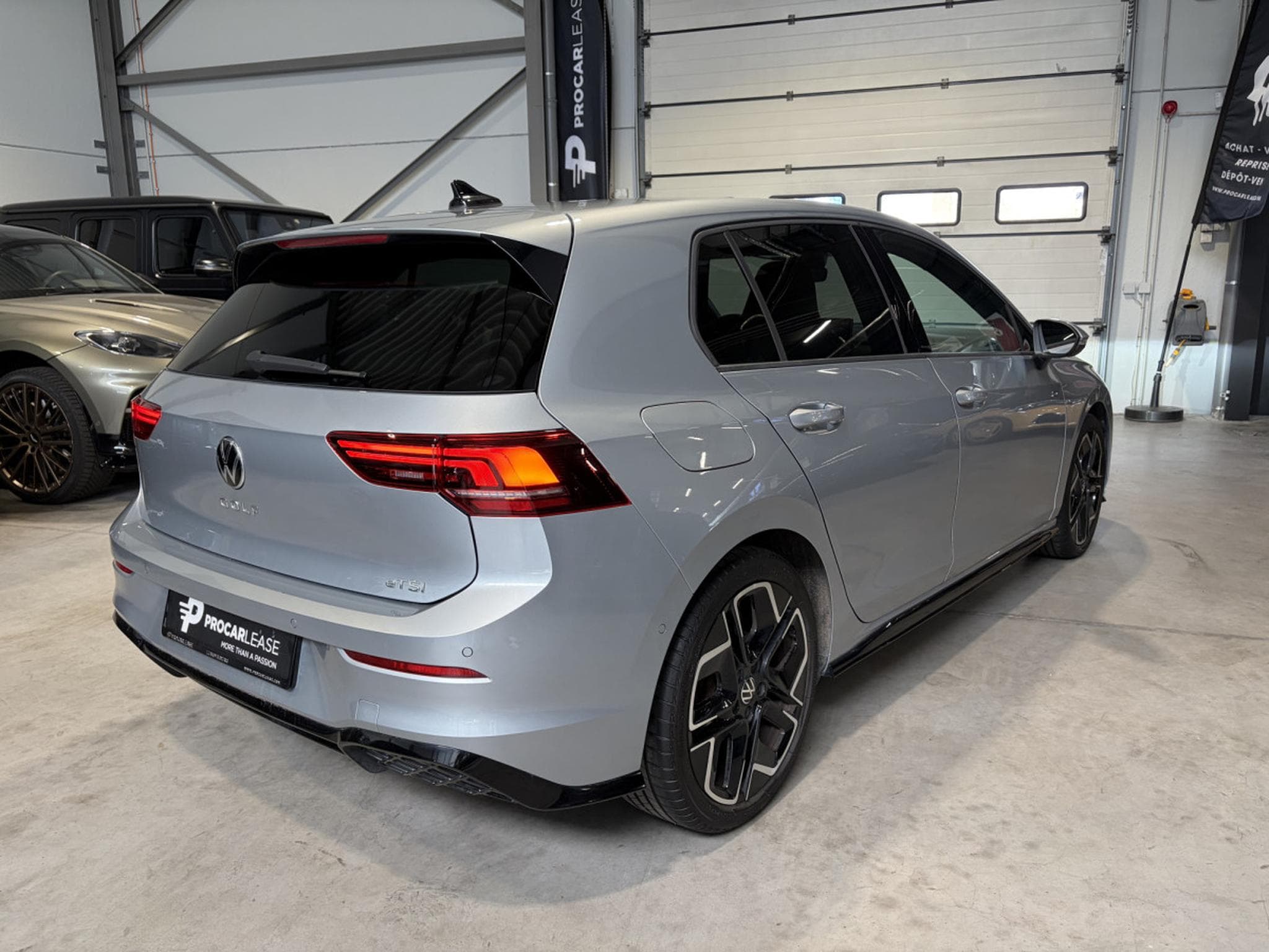 VW Golf Golf VIII Lim. 1.5 eTSI R-Line (2025) - Photo 7