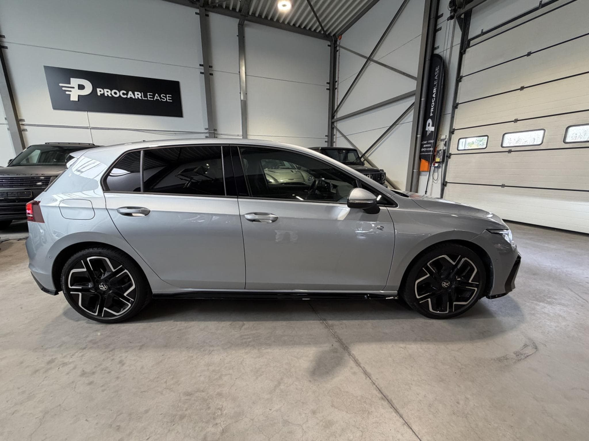 VW Golf Golf VIII Lim. 1.5 eTSI R-Line (2025) - Photo 8
