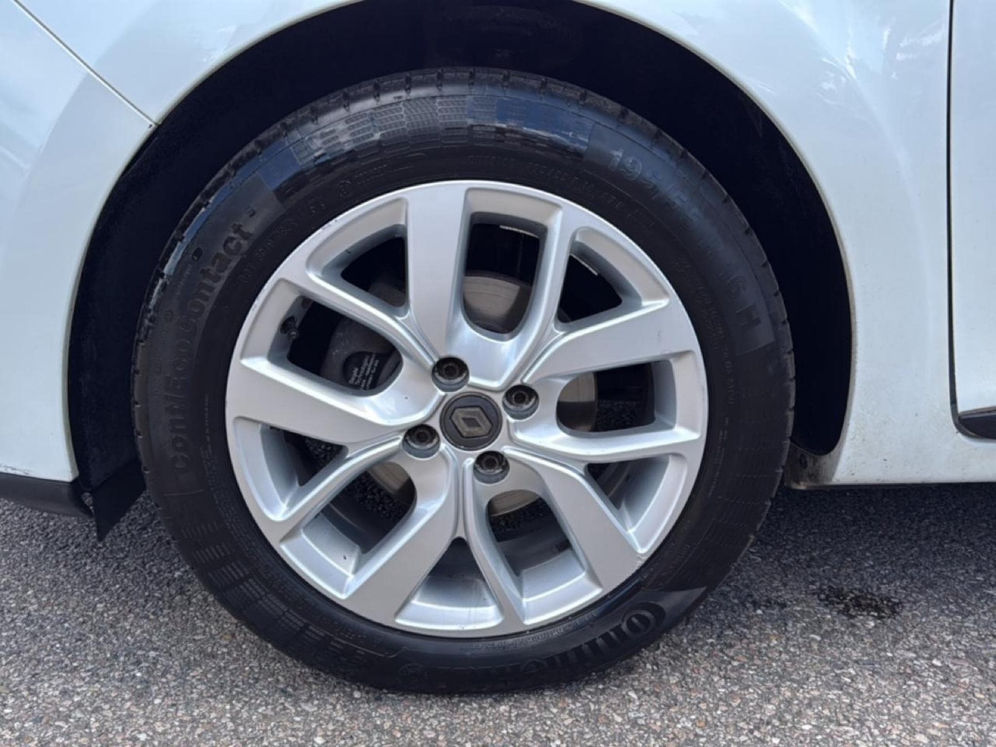 Renault CLIO IV ESTATE 0.9 TCE 90 ENERGY LIMITED (2019) - Photo 12