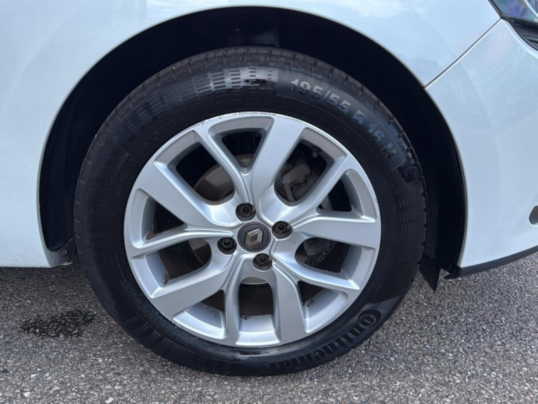 Renault CLIO IV ESTATE 0.9 TCE 90 ENERGY LIMITED (2019) - Photo 13