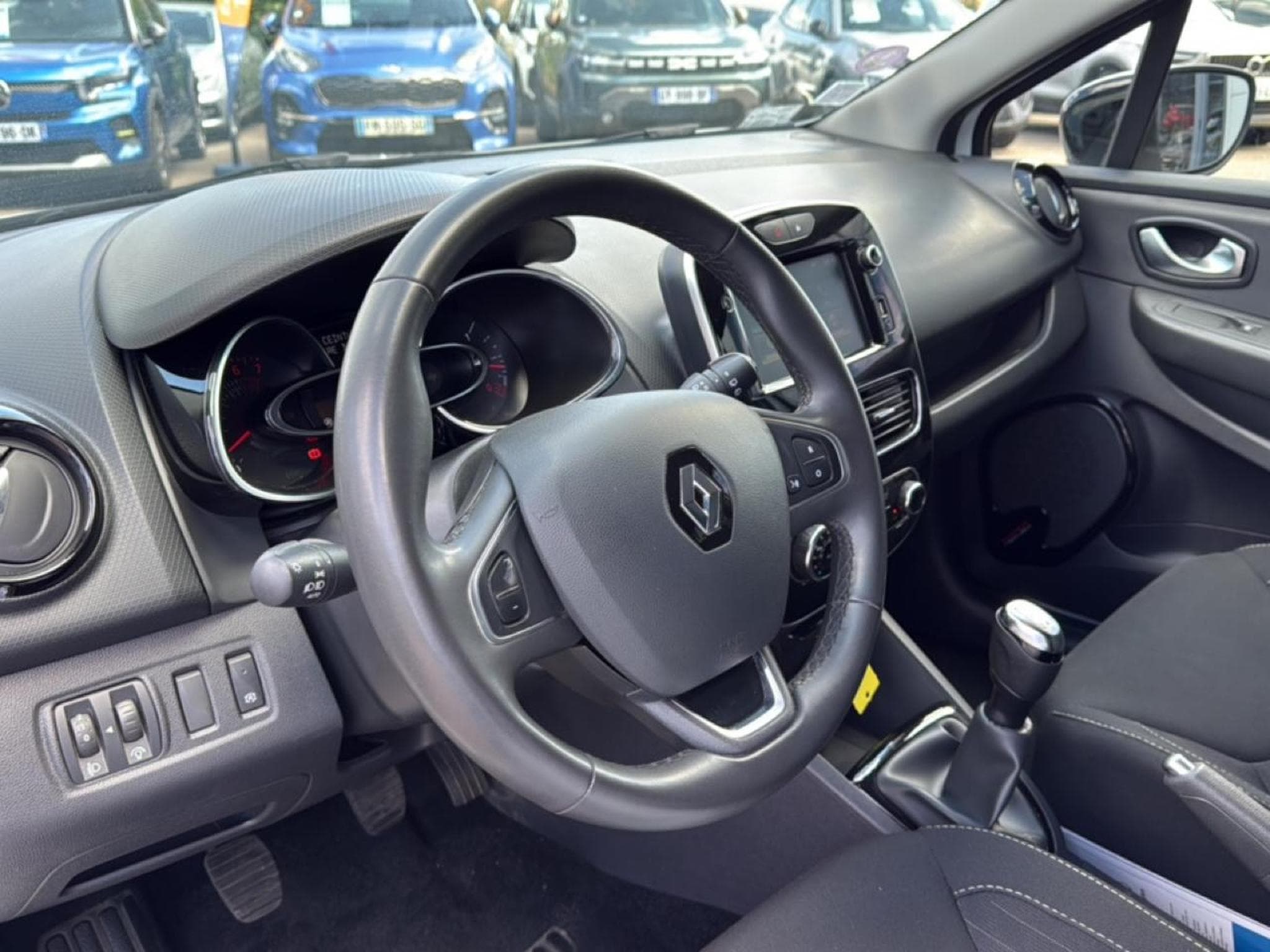 Renault CLIO IV ESTATE 0.9 TCE 90 ENERGY LIMITED (2019) - Photo 16