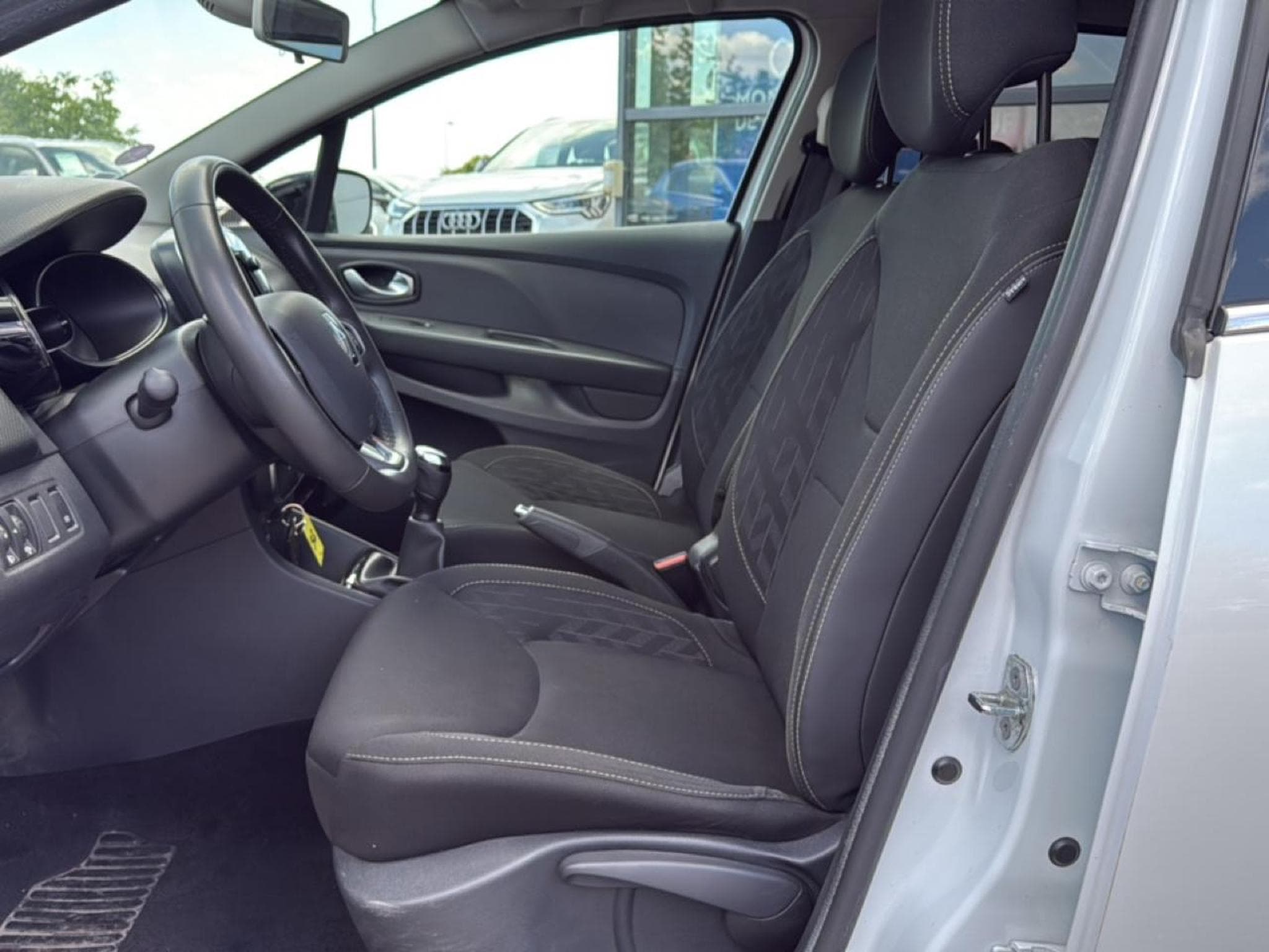 Renault CLIO IV ESTATE 0.9 TCE 90 ENERGY LIMITED (2019) - Photo 18