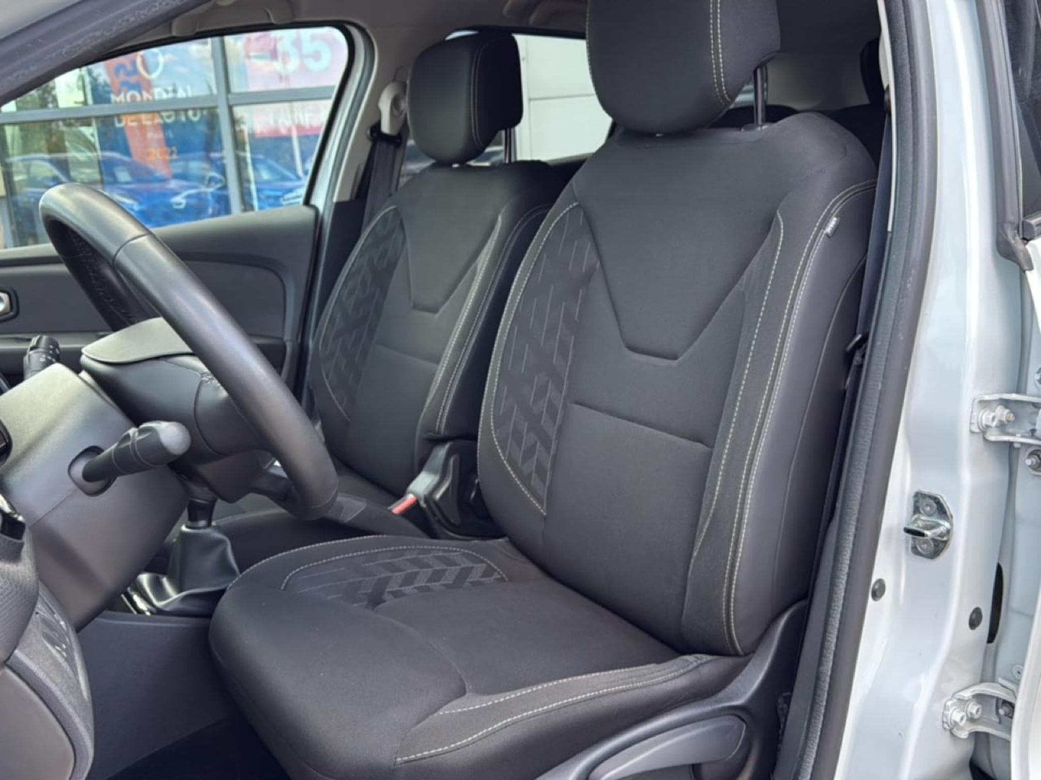 Renault CLIO IV ESTATE 0.9 TCE 90 ENERGY LIMITED (2019) - Photo 19