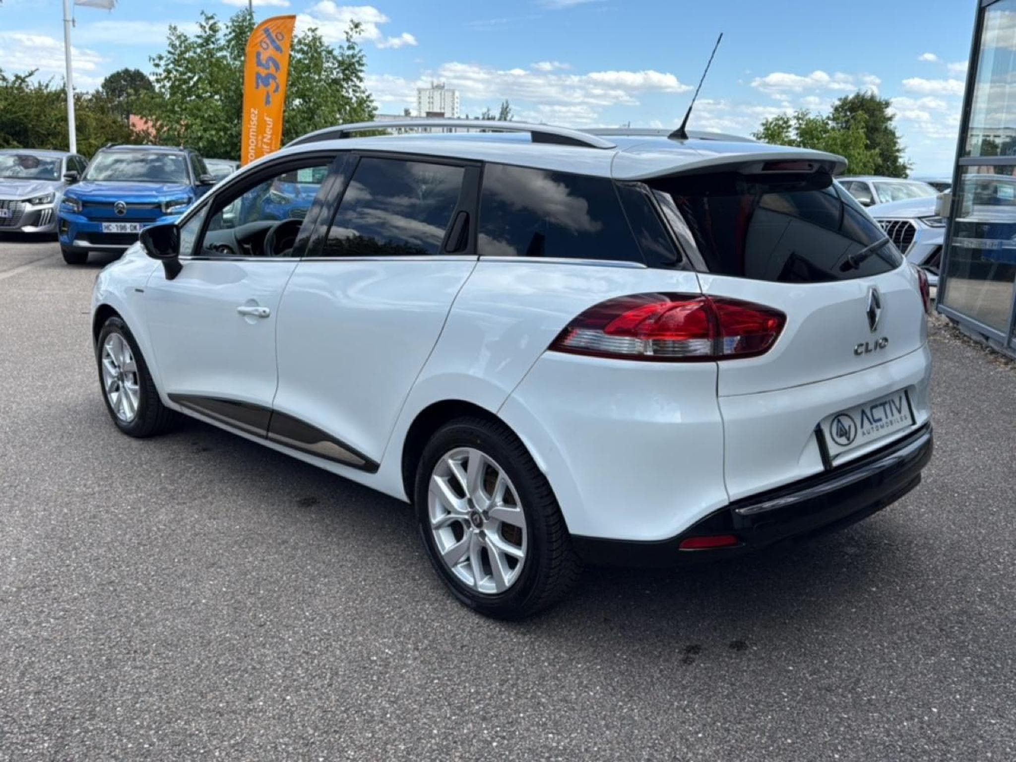 Renault CLIO IV ESTATE 0.9 TCE 90 ENERGY LIMITED (2019) - Photo 6