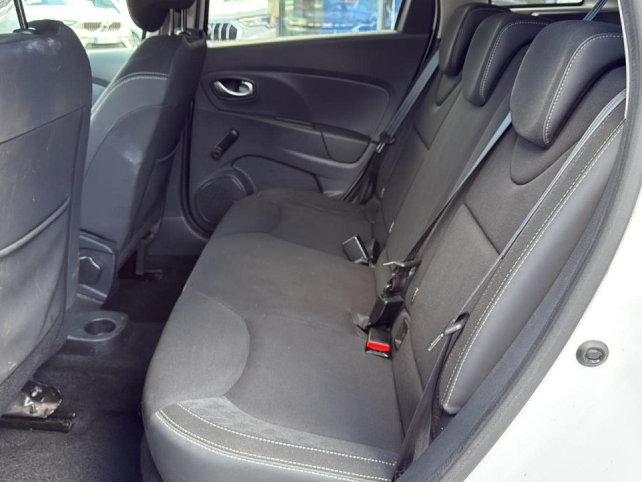 Renault CLIO IV ESTATE 0.9 TCE 90 ENERGY LIMITED (2019) - Photo 9