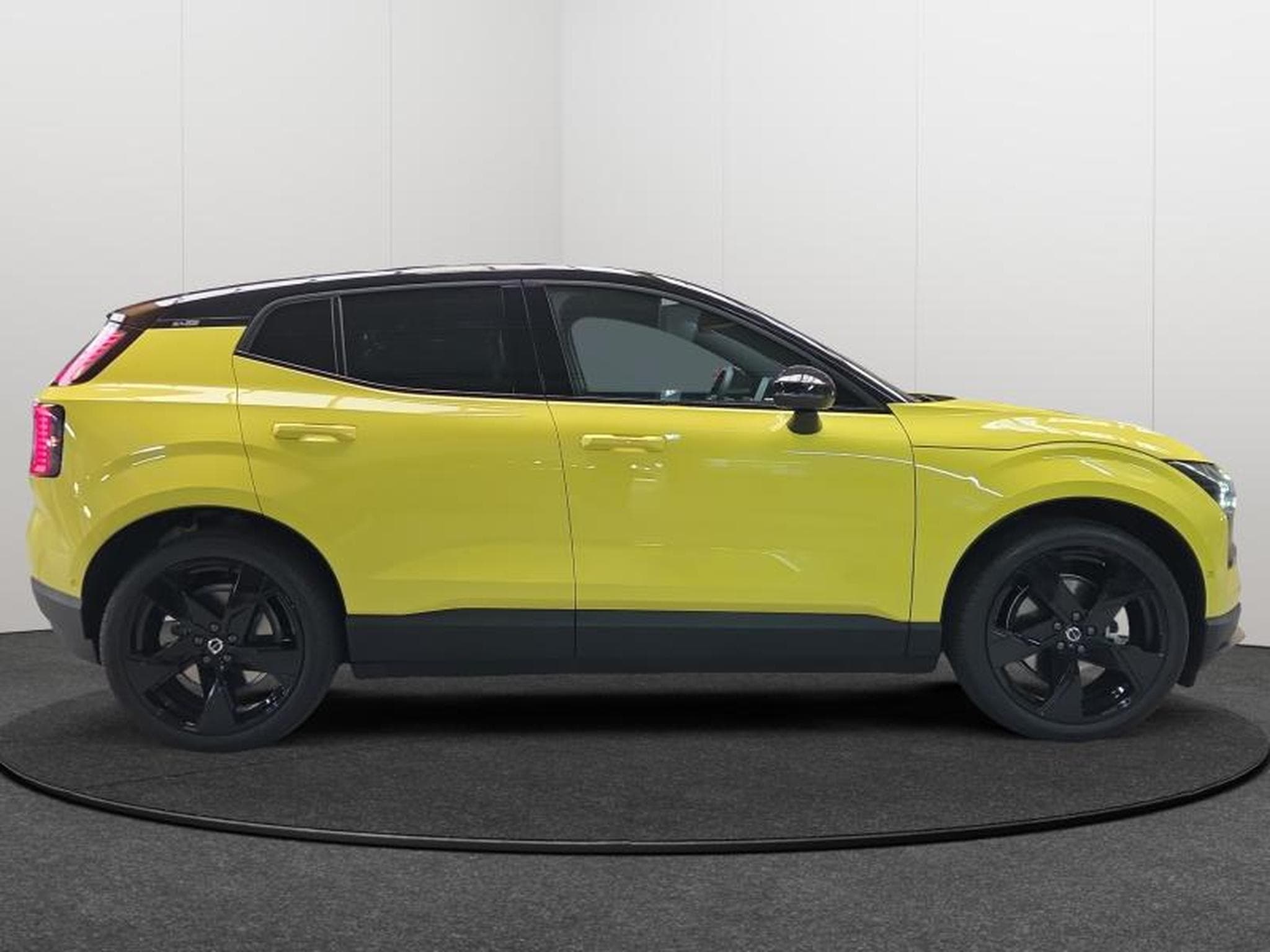 Volvo EX30 Ultra Single Motor Extended (2026) - Photo 6