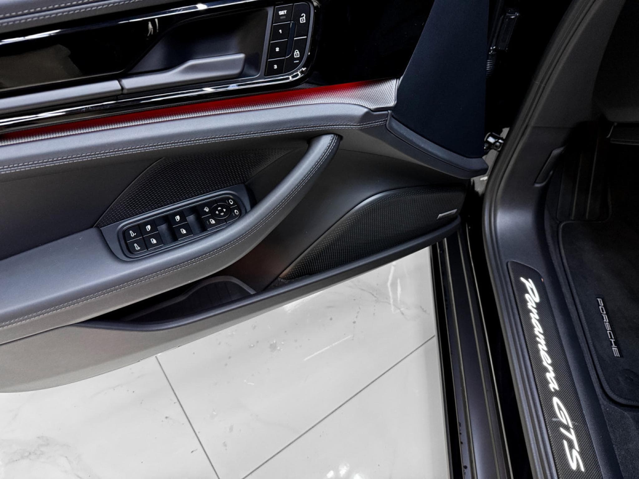 Porsche Panamera 4.0 V8 GTS / 5 SEATS / FULL (2025) - Photo 15