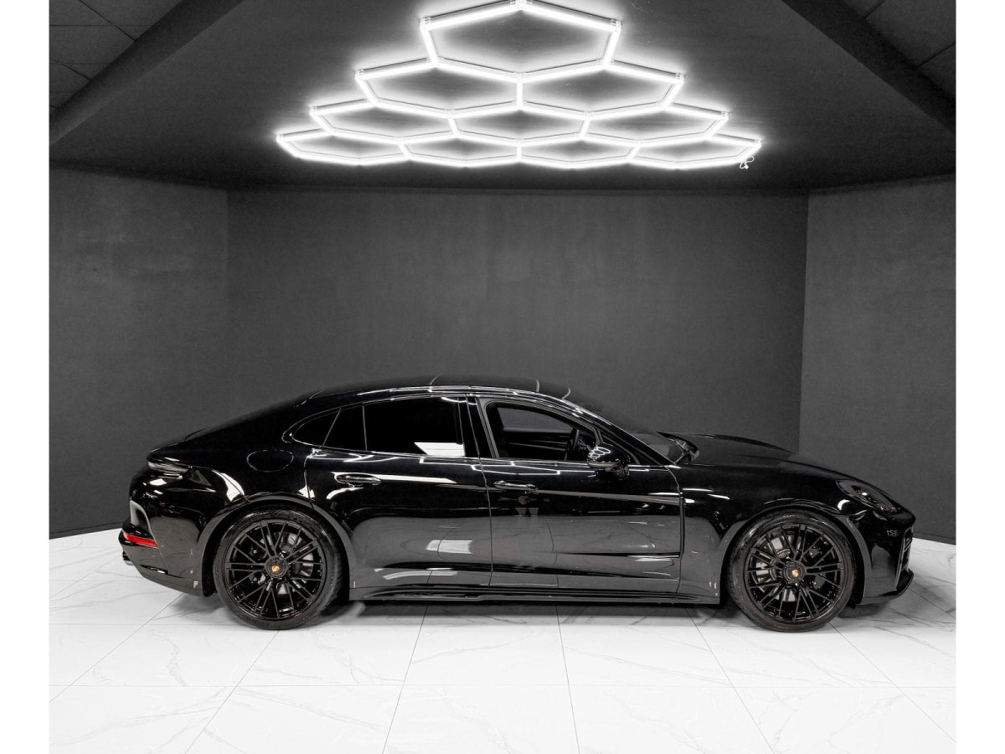 Porsche Panamera 4.0 V8 GTS / 5 SEATS / FULL (2025) - Photo 6