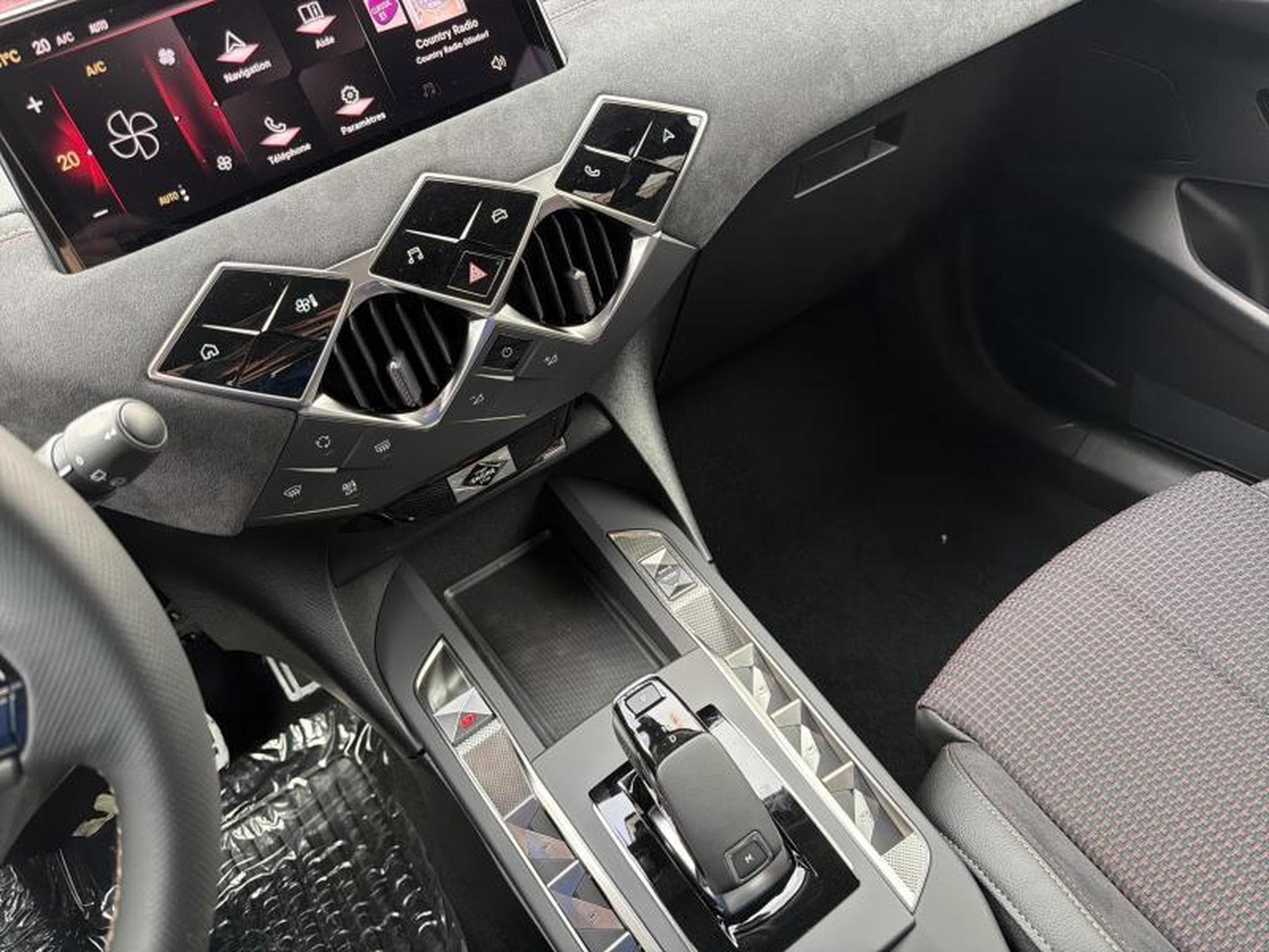DS Automobiles DS3 PERFOMANCE LINE + (2024) - Photo 18