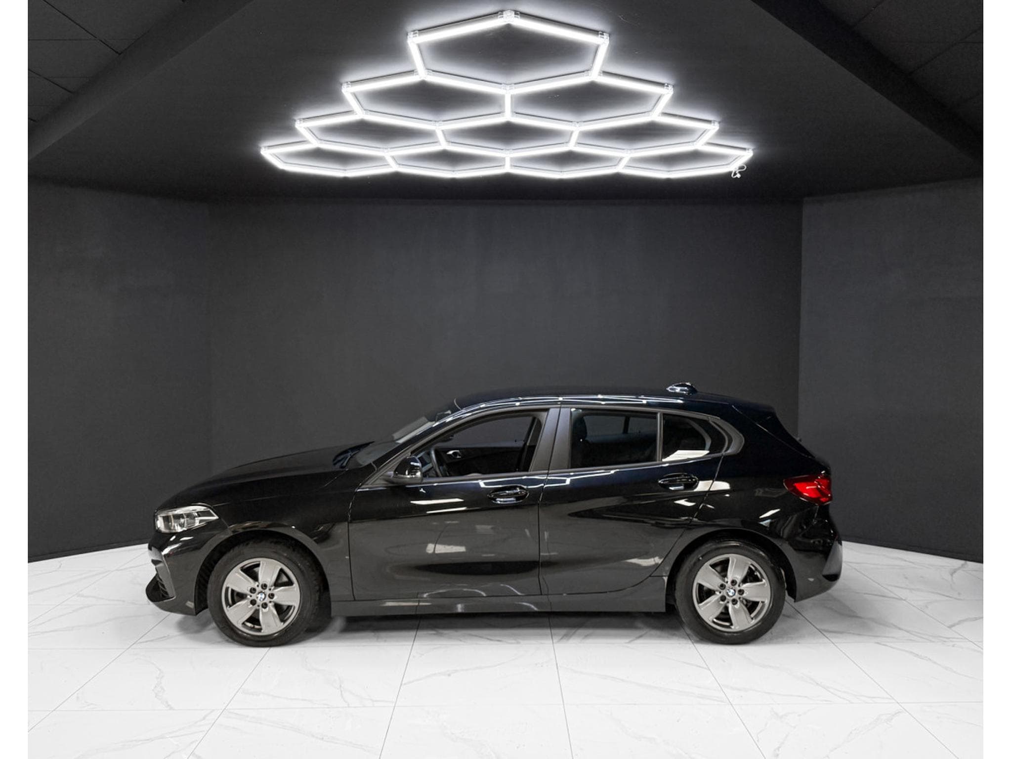 BMW 116 D / Business / CarPlay / 1. Hand (2021) - Photo 2