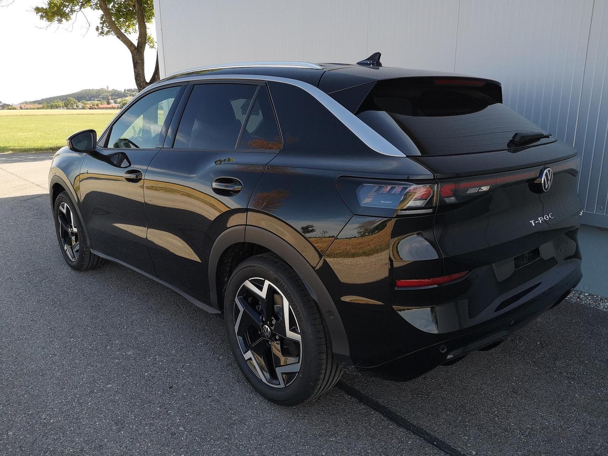 VW T-Roc 1.5 eTSI 110 kW R-Line (2026) - Photo 2
