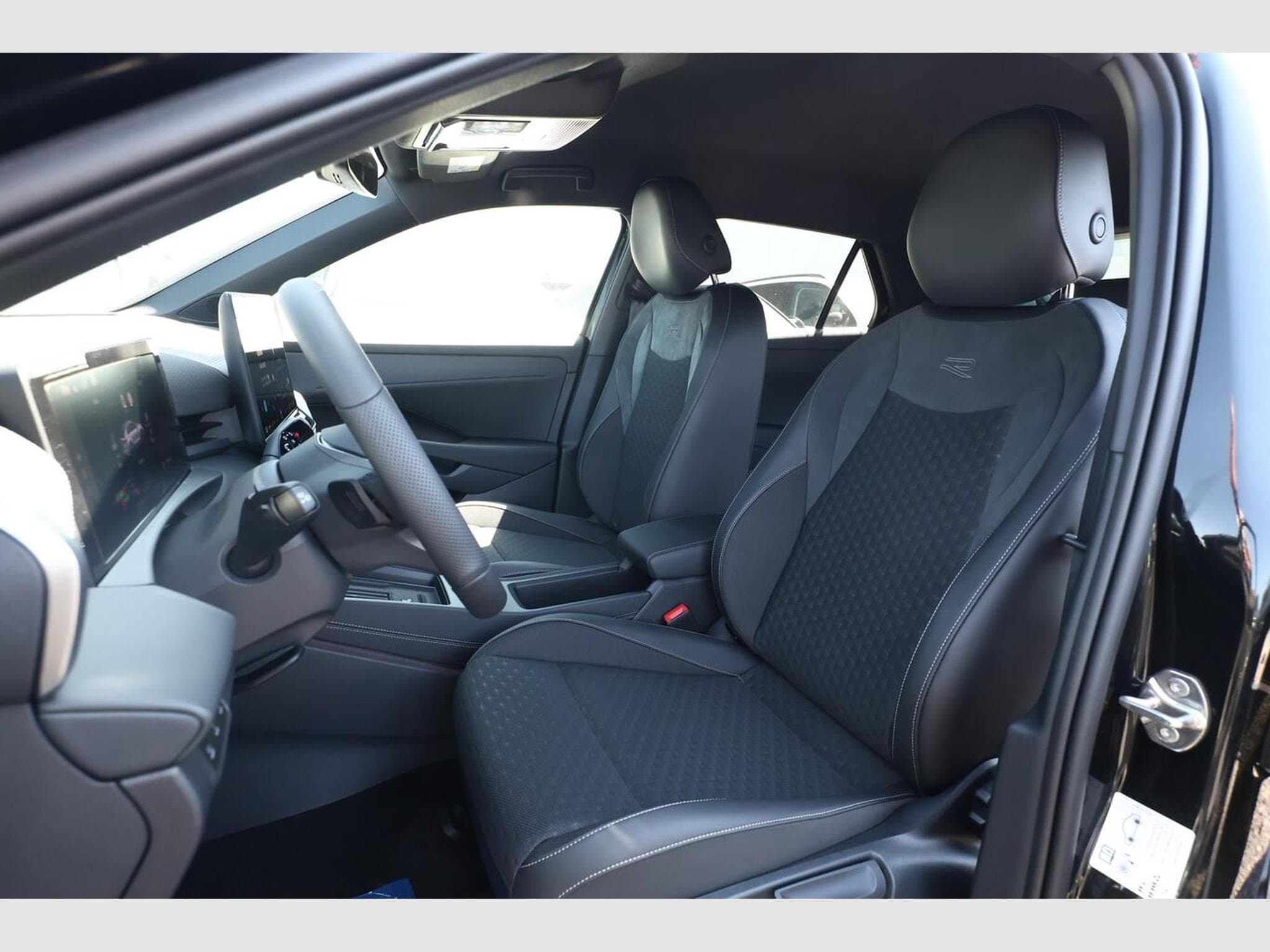 VW T-Roc R-Line (2026) - Photo 6