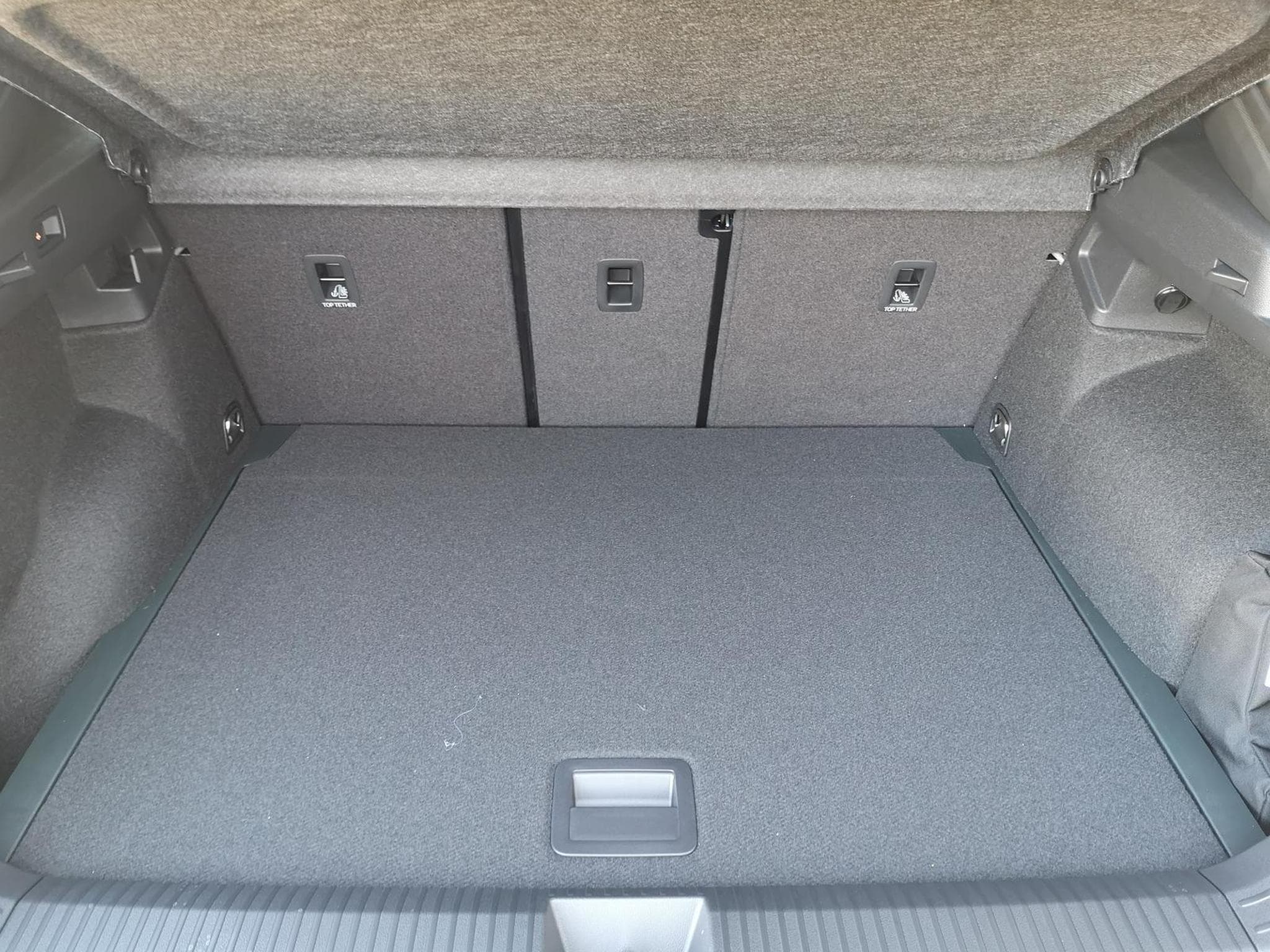VW T-Roc 1.5 eTSI 110 kW R-Line (2026) - Photo 10