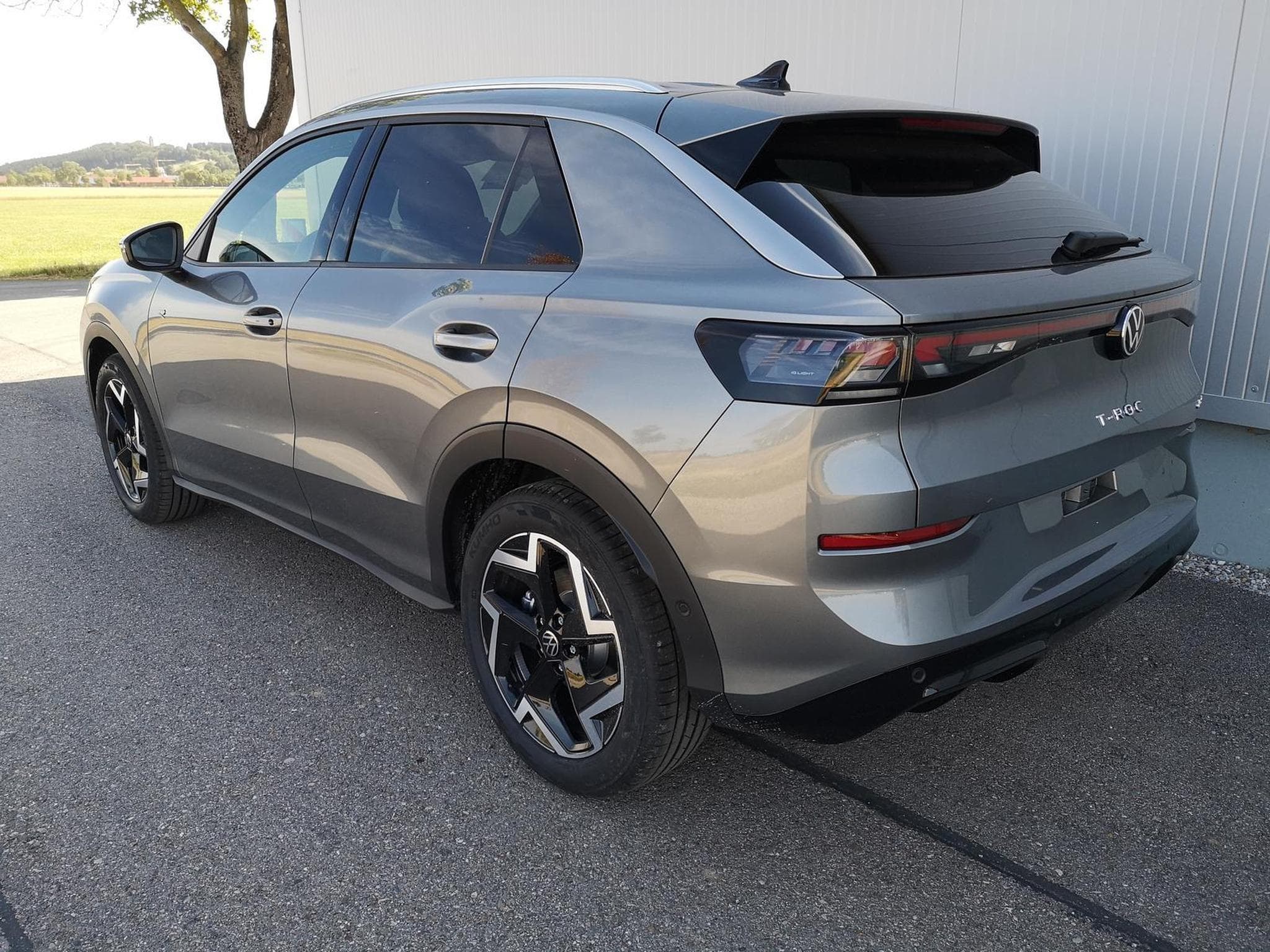 VW T-Roc 1.5 eTSI 110 kW R-Line (2026) - Photo 2