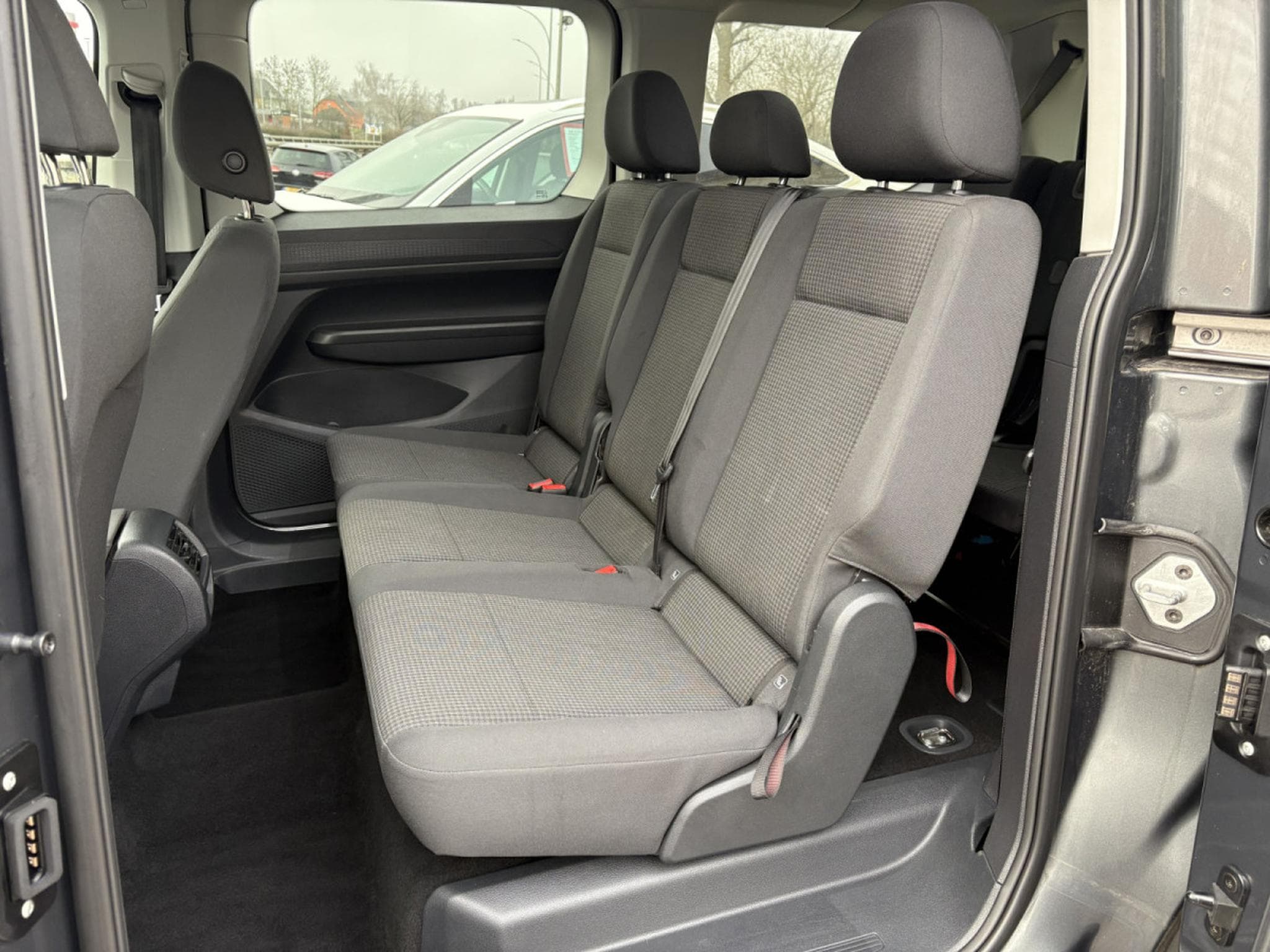 VW Caddy 1.5 TSI 114 CV 7 PLACES * GARANTIE 36 MOIS * (2023) - Photo 6
