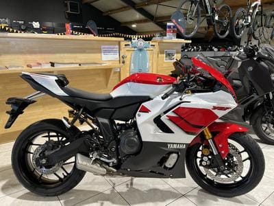 Yamaha R7 (2026) - Photo 1