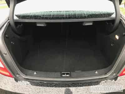 Mercedes C 63 AMG (2009) - Photo 4