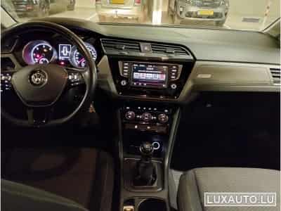 VW Touran (2015) - Photo 2