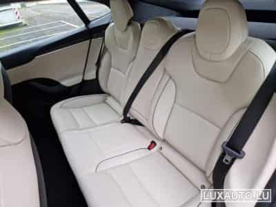 Tesla Model S Plaid (2023) - Photo 6