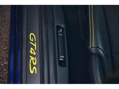 Porsche Cayman GT4 RS Weissach (2023) - Photo 11