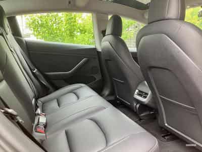 Tesla Model 3 (2023) - Photo 8