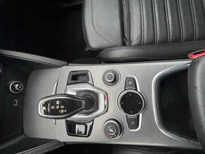 Alfa-Romeo Stelvio Veloce (2022) - Photo 11
