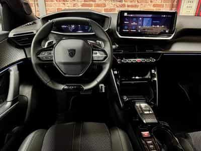 Peugeot 2008 2008 1.2 Hybrid 145cv Auto GT (Neuve) (2025) - Photo 4