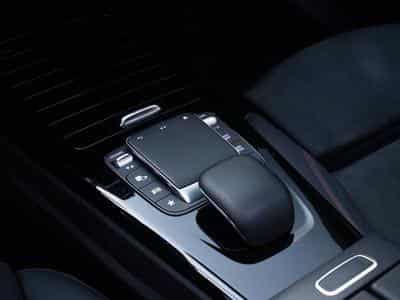 Mercedes A 250 A250e PHEV AMG Line 8G-DCT (2020) - Photo 8