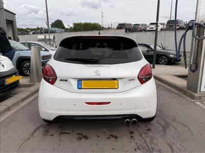 Peugeot 208 Gti By Peugeot Sport (2017) - Photo 4