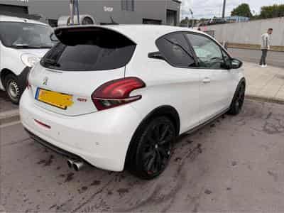Peugeot 208 Gti By Peugeot Sport (2017) - Photo 5