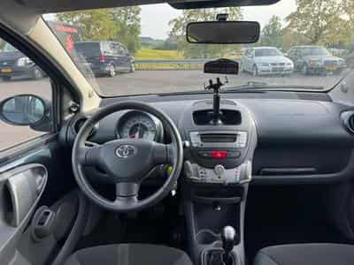 Toyota Aygo 1.0 68ch (2011) - Photo 7