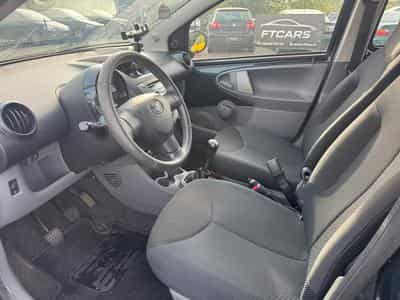 Toyota Aygo 1.0 68ch (2011) - Photo 8