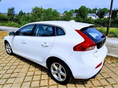 Volvo V40 T2 Momentum (1.6, 4-cylinder, 6-speed) (2013) - Photo 2
