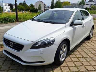 Volvo V40 T2 Momentum (1.6, 4-cylinder, 6-speed) (2013) - Photo 1