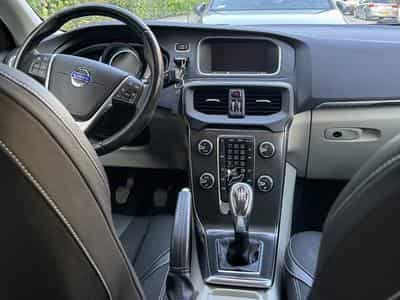 Volvo V40 T2 Momentum (1.6, 4-cylinder, 6-speed) (2013) - Photo 6