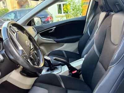 Volvo V40 T2 Momentum (1.6, 4-cylinder, 6-speed) (2013) - Photo 8