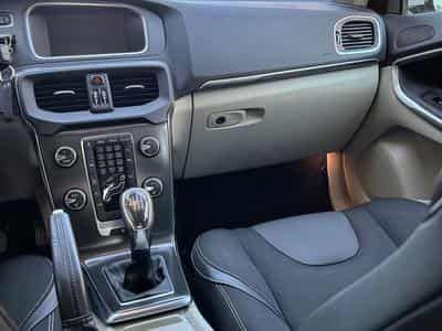 Volvo V40 T2 Momentum (1.6, 4-cylinder, 6-speed) (2013) - Photo 7