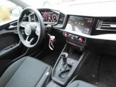 Audi A1 Sportback S line (2025) - Photo 6