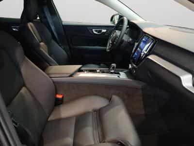Volvo V60 B4 Plus Dark / Diesel (2023) - Photo 15