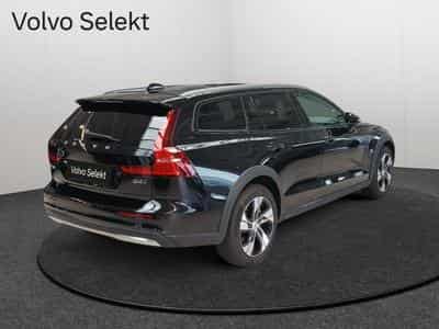 Volvo V60 B4 Plus Dark / Diesel (2023) - Photo 2