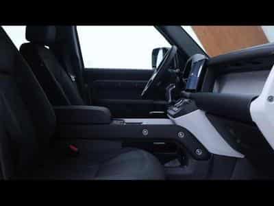 Land-Rover Defender 110 S D200 AWD Auto (2025) - Photo 11